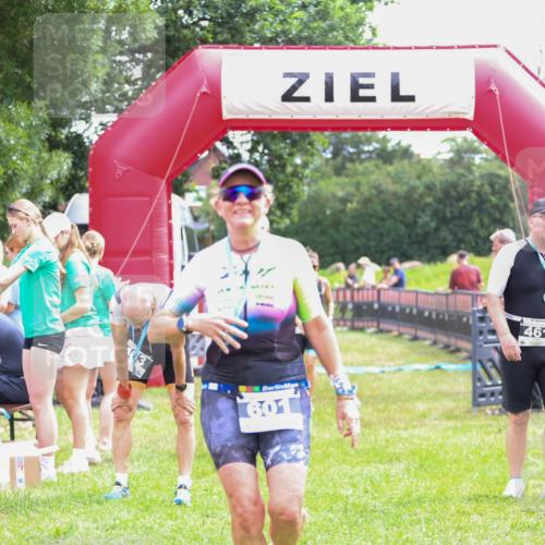 21.06.2026 - 29. Vierlanden-Triathlon Andreas Tolksdorf http://msf.ph/oto/9915282 21.06.2026 11:37:06 Ziel 516, 518, 553 meine-sportfotos.de