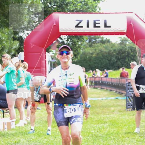 21.06.2026 - 29. Vierlanden-Triathlon Andreas Tolksdorf http://msf.ph/oto/9915283 21.06.2026 11:37:06 Ziel 516, 518, 553 meine-sportfotos.de