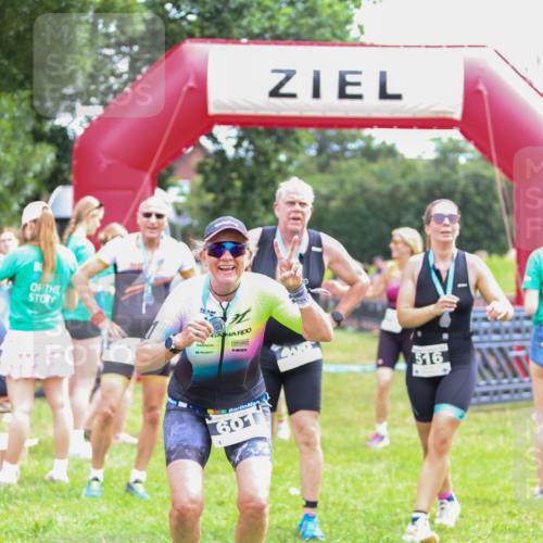 21.06.2026 - 29. Vierlanden-Triathlon Andreas Tolksdorf http://msf.ph/oto/9915287 21.06.2026 11:37:14 Ziel 518, 553 meine-sportfotos.de