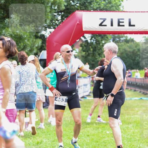 21.06.2026 - 29. Vierlanden-Triathlon Andreas Tolksdorf http://msf.ph/oto/9915293 21.06.2026 11:37:19 Ziel  meine-sportfotos.de