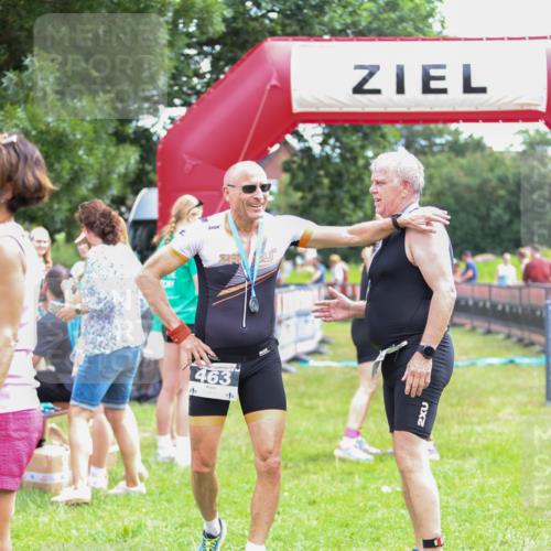 21.06.2026 - 29. Vierlanden-Triathlon Andreas Tolksdorf http://msf.ph/oto/9915302 21.06.2026 11:37:19 Ziel  meine-sportfotos.de
