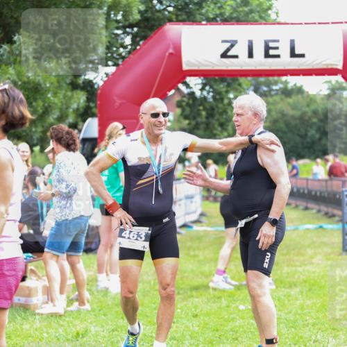 21.06.2026 - 29. Vierlanden-Triathlon Andreas Tolksdorf http://msf.ph/oto/9915303 21.06.2026 11:37:19 Ziel  meine-sportfotos.de