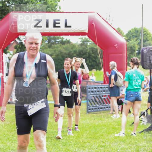 21.06.2026 - 29. Vierlanden-Triathlon Andreas Tolksdorf http://msf.ph/oto/9915305 21.06.2026 11:37:23 Ziel  meine-sportfotos.de