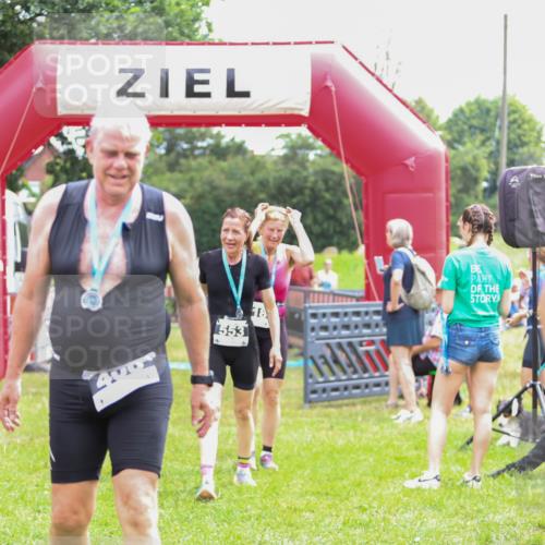 21.06.2026 - 29. Vierlanden-Triathlon Andreas Tolksdorf http://msf.ph/oto/9915306 21.06.2026 11:37:23 Ziel  meine-sportfotos.de