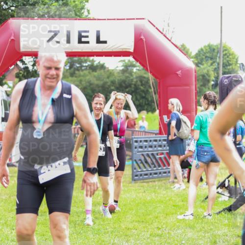 21.06.2026 - 29. Vierlanden-Triathlon Andreas Tolksdorf http://msf.ph/oto/9915308 21.06.2026 11:37:23 Ziel  meine-sportfotos.de