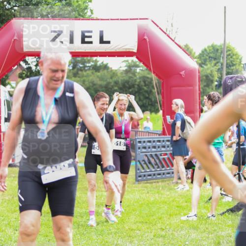 21.06.2026 - 29. Vierlanden-Triathlon Andreas Tolksdorf http://msf.ph/oto/9915310 21.06.2026 11:37:23 Ziel  meine-sportfotos.de