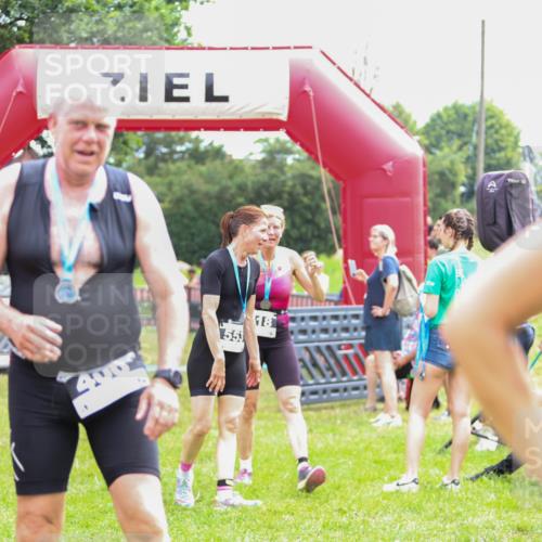 21.06.2026 - 29. Vierlanden-Triathlon Andreas Tolksdorf http://msf.ph/oto/9915311 21.06.2026 11:37:24 Ziel  meine-sportfotos.de