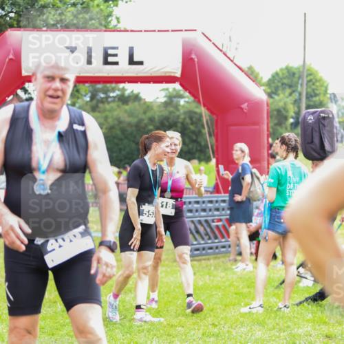 21.06.2026 - 29. Vierlanden-Triathlon Andreas Tolksdorf http://msf.ph/oto/9915312 21.06.2026 11:37:24 Ziel  meine-sportfotos.de