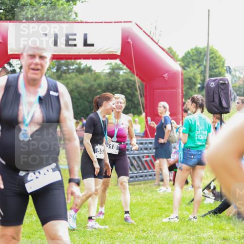 21.06.2026 - 29. Vierlanden-Triathlon Andreas Tolksdorf http://msf.ph/oto/9915313 21.06.2026 11:37:24 Ziel  meine-sportfotos.de