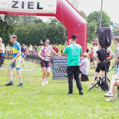 21.06.2026 - 29. Vierlanden-Triathlon Andreas Tolksdorf http://msf.ph/oto/9915316 21.06.2026 11:39:08 Ziel 543, 587 meine-sportfotos.de