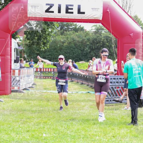 21.06.2026 - 29. Vierlanden-Triathlon Andreas Tolksdorf http://msf.ph/oto/9915331 21.06.2026 11:39:11 Ziel 587 meine-sportfotos.de