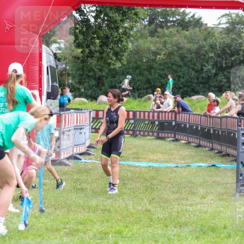 21.06.2026 - 29. Vierlanden-Triathlon Andreas Tolksdorf http://msf.ph/oto/9915368 21.06.2026 11:40:03 Ziel  meine-sportfotos.de