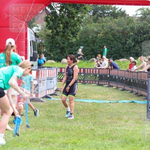 21.06.2026 - 29. Vierlanden-Triathlon Andreas Tolksdorf http://msf.ph/oto/9915369 21.06.2026 11:40:03 Ziel  meine-sportfotos.de