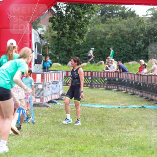 21.06.2026 - 29. Vierlanden-Triathlon Andreas Tolksdorf http://msf.ph/oto/9915371 21.06.2026 11:40:03 Ziel  meine-sportfotos.de