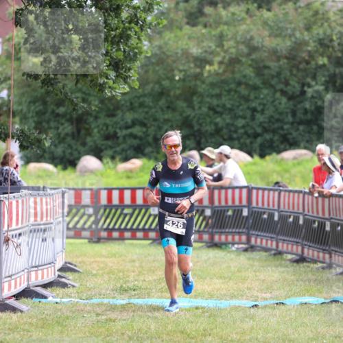 21.06.2026 - 29. Vierlanden-Triathlon Andreas Tolksdorf http://msf.ph/oto/9915411 21.06.2026 11:41:19 Ziel 426 meine-sportfotos.de