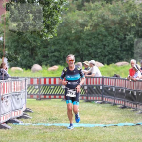 21.06.2026 - 29. Vierlanden-Triathlon Andreas Tolksdorf http://msf.ph/oto/9915412 21.06.2026 11:41:19 Ziel 426 meine-sportfotos.de