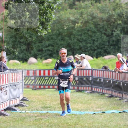 21.06.2026 - 29. Vierlanden-Triathlon Andreas Tolksdorf http://msf.ph/oto/9915413 21.06.2026 11:41:19 Ziel 426 meine-sportfotos.de