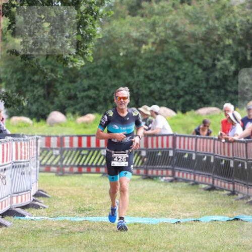 21.06.2026 - 29. Vierlanden-Triathlon Andreas Tolksdorf http://msf.ph/oto/9915417 21.06.2026 11:41:19 Ziel 426 meine-sportfotos.de