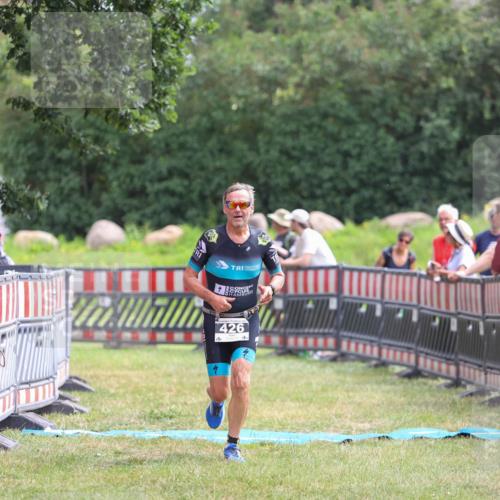 21.06.2026 - 29. Vierlanden-Triathlon Andreas Tolksdorf http://msf.ph/oto/9915419 21.06.2026 11:41:19 Ziel 426 meine-sportfotos.de