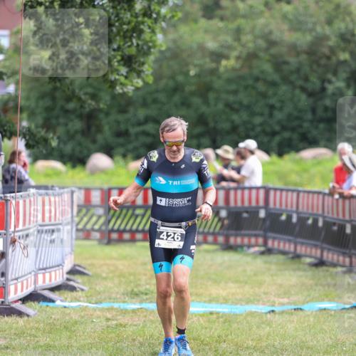 21.06.2026 - 29. Vierlanden-Triathlon Andreas Tolksdorf http://msf.ph/oto/9915421 21.06.2026 11:41:21 Ziel 426 meine-sportfotos.de