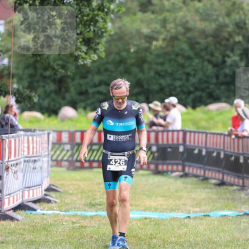 21.06.2026 - 29. Vierlanden-Triathlon Andreas Tolksdorf http://msf.ph/oto/9915422 21.06.2026 11:41:21 Ziel 426 meine-sportfotos.de