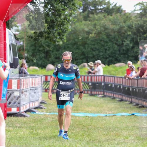 21.06.2026 - 29. Vierlanden-Triathlon Andreas Tolksdorf http://msf.ph/oto/9915428 21.06.2026 11:41:22 Ziel 426, 557 meine-sportfotos.de