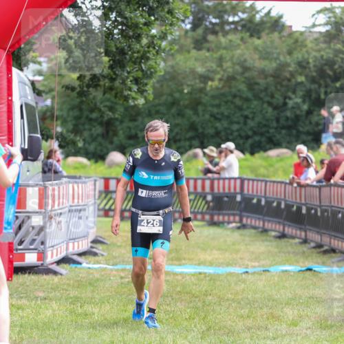 21.06.2026 - 29. Vierlanden-Triathlon Andreas Tolksdorf http://msf.ph/oto/9915430 21.06.2026 11:41:22 Ziel 426, 557 meine-sportfotos.de