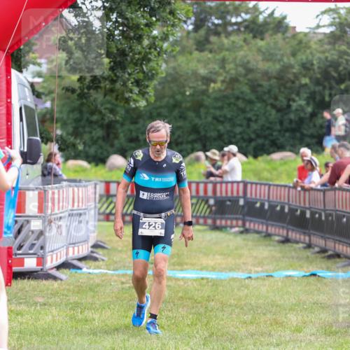 21.06.2026 - 29. Vierlanden-Triathlon Andreas Tolksdorf http://msf.ph/oto/9915431 21.06.2026 11:41:22 Ziel 426, 557 meine-sportfotos.de