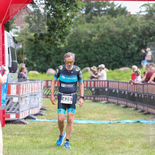 21.06.2026 - 29. Vierlanden-Triathlon Andreas Tolksdorf http://msf.ph/oto/9915432 21.06.2026 11:41:22 Ziel 426, 557 meine-sportfotos.de