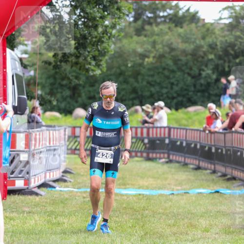 21.06.2026 - 29. Vierlanden-Triathlon Andreas Tolksdorf http://msf.ph/oto/9915433 21.06.2026 11:41:22 Ziel 426, 557 meine-sportfotos.de