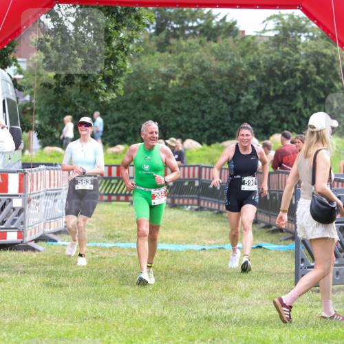 21.06.2026 - 29. Vierlanden-Triathlon Andreas Tolksdorf http://msf.ph/oto/9915451 21.06.2026 11:41:48 Ziel 205, 563, 590 meine-sportfotos.de