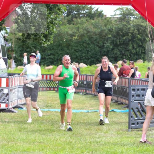 21.06.2026 - 29. Vierlanden-Triathlon Andreas Tolksdorf http://msf.ph/oto/9915455 21.06.2026 11:41:48 Ziel 205, 563, 590 meine-sportfotos.de
