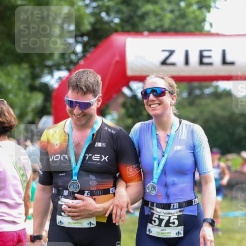 21.06.2026 - 29. Vierlanden-Triathlon Andreas Tolksdorf http://msf.ph/oto/9915476 21.06.2026 11:42:26 Ziel 484, 570, 579 meine-sportfotos.de