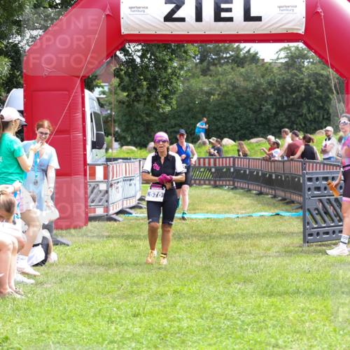 21.06.2026 - 29. Vierlanden-Triathlon Andreas Tolksdorf http://msf.ph/oto/9915503 21.06.2026 11:42:41 Ziel 515, 570 meine-sportfotos.de