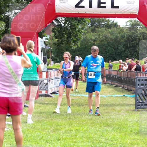 21.06.2026 - 29. Vierlanden-Triathlon Andreas Tolksdorf http://msf.ph/oto/9915558 21.06.2026 11:43:33 Ziel 415, 455, 576 meine-sportfotos.de
