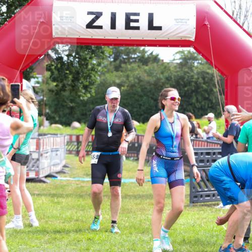 21.06.2026 - 29. Vierlanden-Triathlon Andreas Tolksdorf http://msf.ph/oto/9915564 21.06.2026 11:43:45 Ziel 556 meine-sportfotos.de