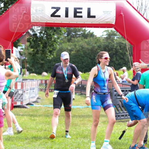21.06.2026 - 29. Vierlanden-Triathlon Andreas Tolksdorf http://msf.ph/oto/9915567 21.06.2026 11:43:45 Ziel 556 meine-sportfotos.de
