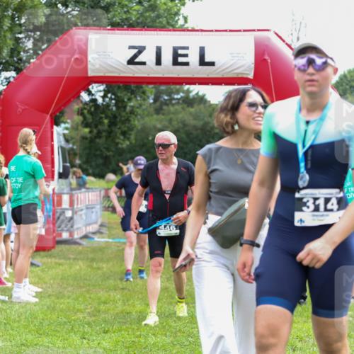 21.06.2026 - 29. Vierlanden-Triathlon Andreas Tolksdorf http://msf.ph/oto/9915573 21.06.2026 11:45:58 Ziel 494 meine-sportfotos.de