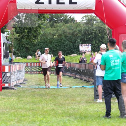 21.06.2026 - 29. Vierlanden-Triathlon Andreas Tolksdorf http://msf.ph/oto/9915633 21.06.2026 11:46:41 Ziel 560, 567 meine-sportfotos.de