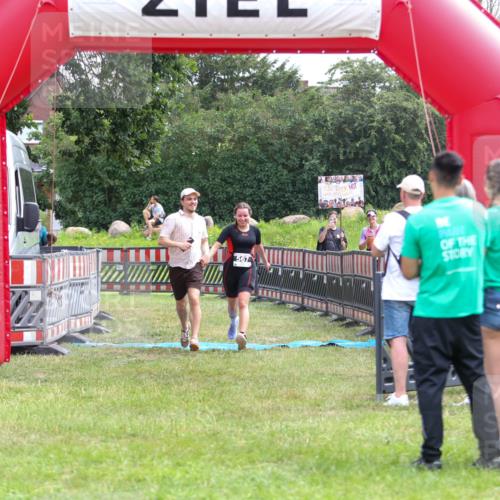 21.06.2026 - 29. Vierlanden-Triathlon Andreas Tolksdorf http://msf.ph/oto/9915634 21.06.2026 11:46:41 Ziel 560, 567 meine-sportfotos.de