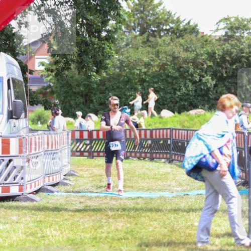 21.06.2026 - 29. Vierlanden-Triathlon Andreas Tolksdorf http://msf.ph/oto/9915637 21.06.2026 14:01:27 Ziel 1077 meine-sportfotos.de