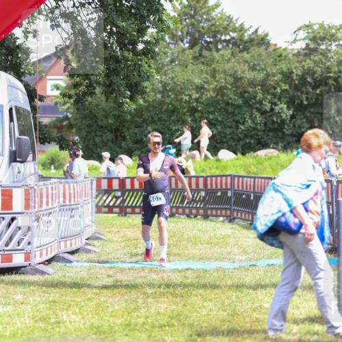 21.06.2026 - 29. Vierlanden-Triathlon Andreas Tolksdorf http://msf.ph/oto/9915638 21.06.2026 14:01:27 Ziel 1077 meine-sportfotos.de