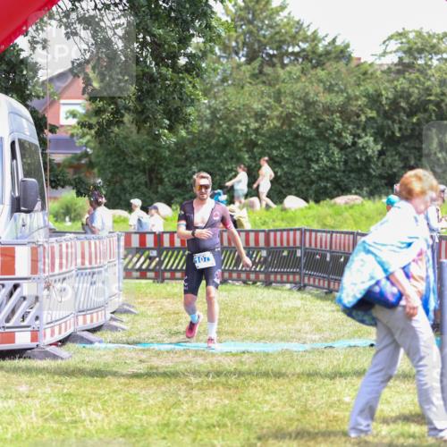 21.06.2026 - 29. Vierlanden-Triathlon Andreas Tolksdorf http://msf.ph/oto/9915639 21.06.2026 14:01:27 Ziel 1077 meine-sportfotos.de