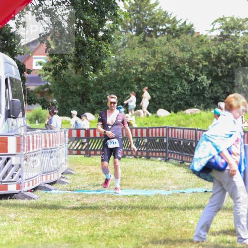 21.06.2026 - 29. Vierlanden-Triathlon Andreas Tolksdorf http://msf.ph/oto/9915640 21.06.2026 14:01:27 Ziel 1077 meine-sportfotos.de