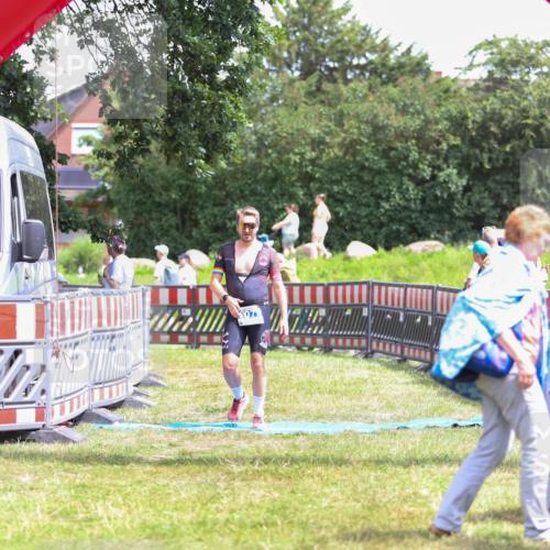 21.06.2026 - 29. Vierlanden-Triathlon Andreas Tolksdorf http://msf.ph/oto/9915641 21.06.2026 14:01:27 Ziel 1077 meine-sportfotos.de