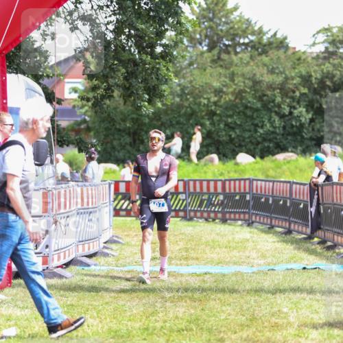 21.06.2026 - 29. Vierlanden-Triathlon Andreas Tolksdorf http://msf.ph/oto/9915649 21.06.2026 14:01:28 Ziel 1077 meine-sportfotos.de