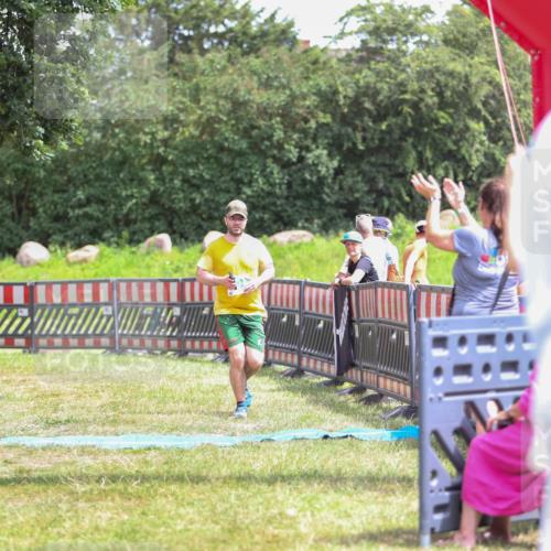 21.06.2026 - 29. Vierlanden-Triathlon Andreas Tolksdorf http://msf.ph/oto/9915650 21.06.2026 14:01:41 Ziel 894 meine-sportfotos.de