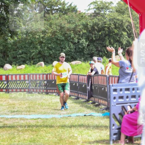 21.06.2026 - 29. Vierlanden-Triathlon Andreas Tolksdorf http://msf.ph/oto/9915651 21.06.2026 14:01:41 Ziel 894 meine-sportfotos.de