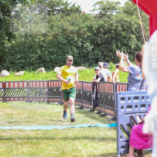 21.06.2026 - 29. Vierlanden-Triathlon Andreas Tolksdorf http://msf.ph/oto/9915653 21.06.2026 14:01:41 Ziel 894 meine-sportfotos.de