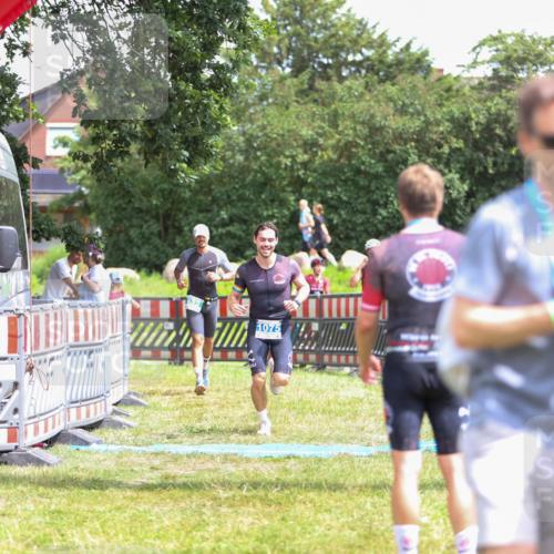 21.06.2026 - 29. Vierlanden-Triathlon Andreas Tolksdorf http://msf.ph/oto/9915673 21.06.2026 14:02:04 Ziel 632, 1075 meine-sportfotos.de
